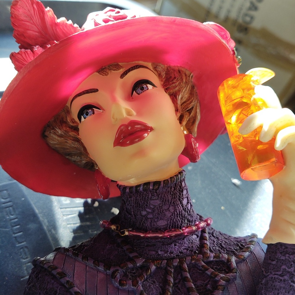 Cameo Girl Headvase ‘Lady In Red’ Blythe 1915